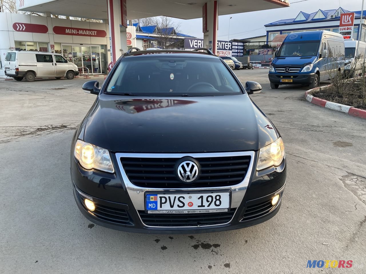 2009' Volkswagen Passat photo #4