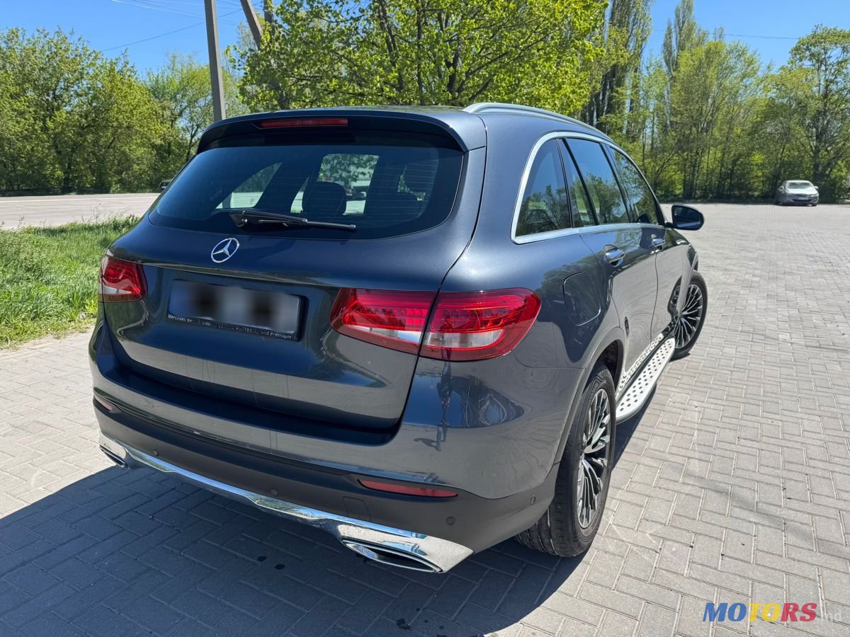 2016' Mercedes-Benz GLC photo #3