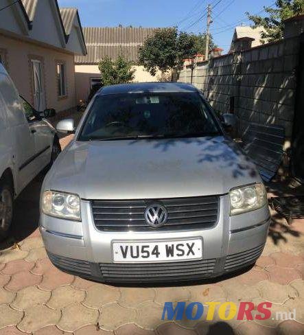 2004' Volkswagen Passat photo #1