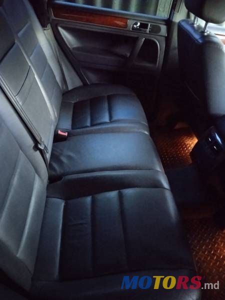 2004' Volkswagen Touareg photo #2