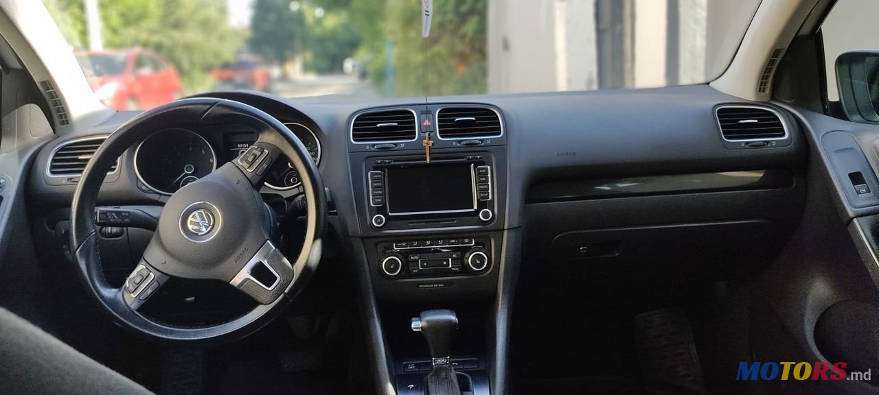 2010' Volkswagen Golf photo #5