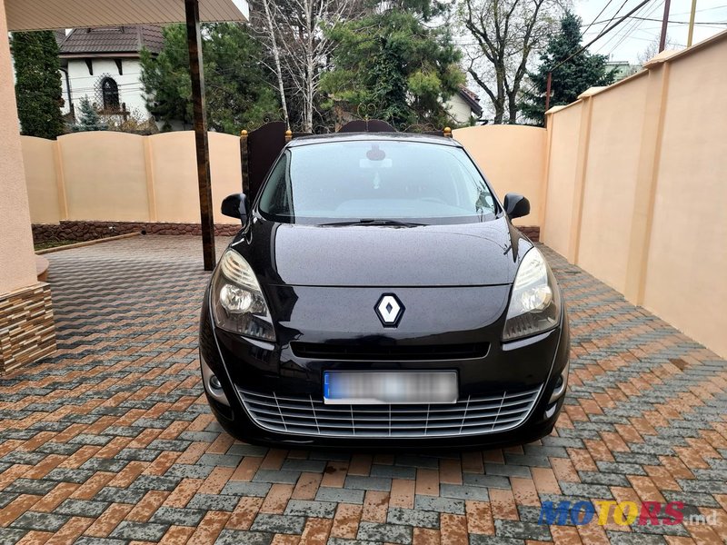 2010' Renault Grand Scenic photo #3