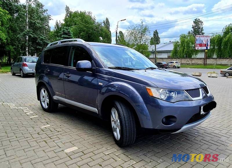 2007' Mitsubishi Outlander photo #2