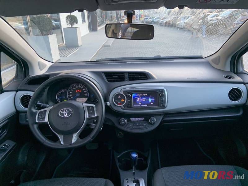 2014' Toyota Yaris photo #5