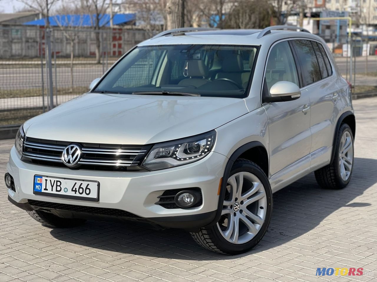 2012' Volkswagen Tiguan photo #2