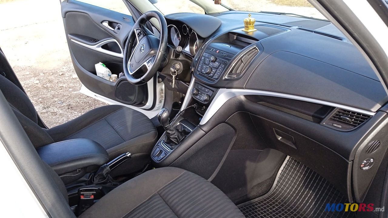 2013' Opel Zafira photo #5