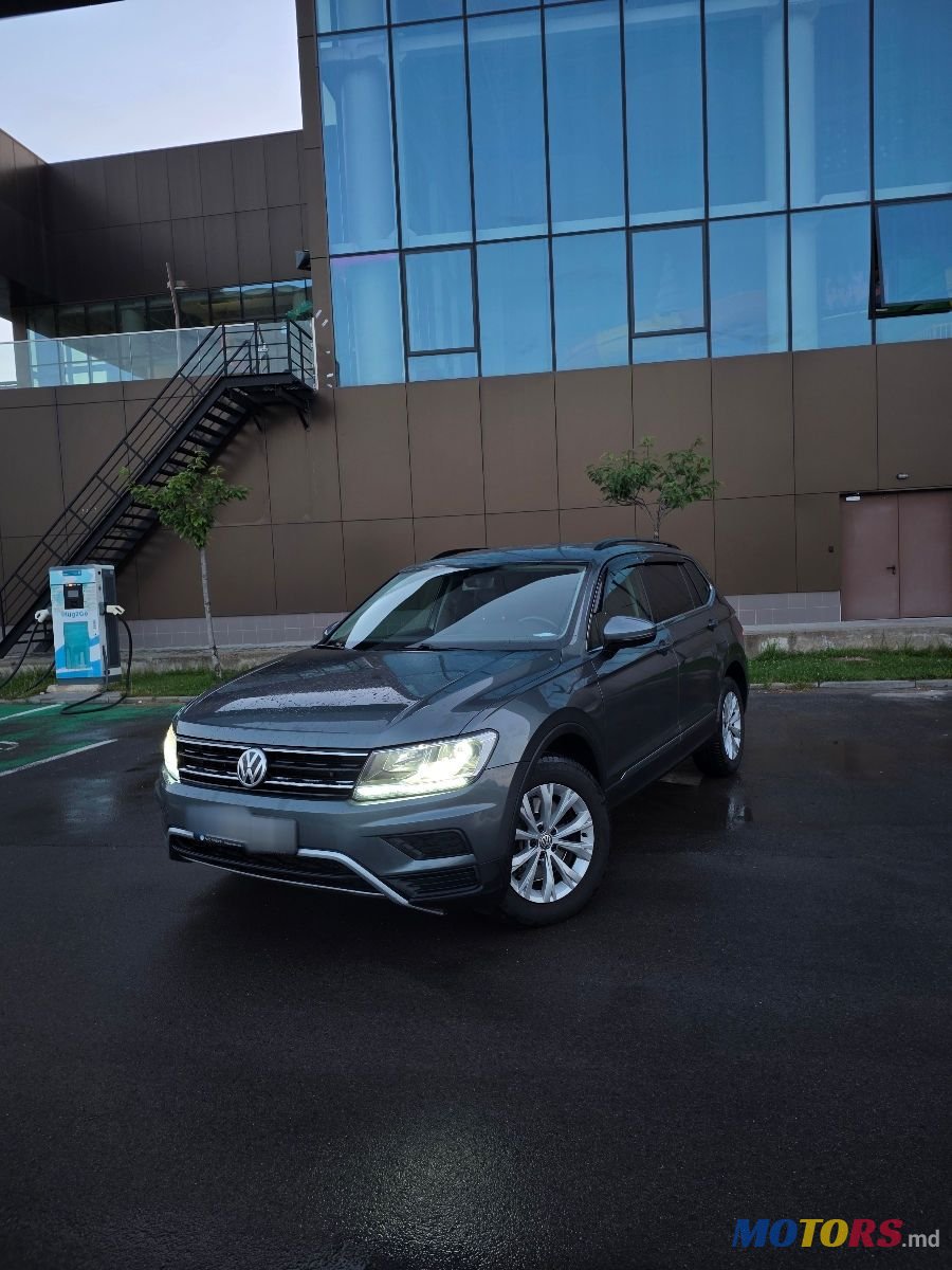 2018' Volkswagen Tiguan photo #1
