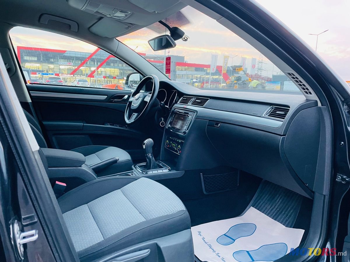 2009' Skoda Superb photo #5