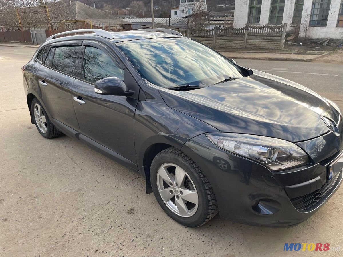 2011' Renault Megane photo #4