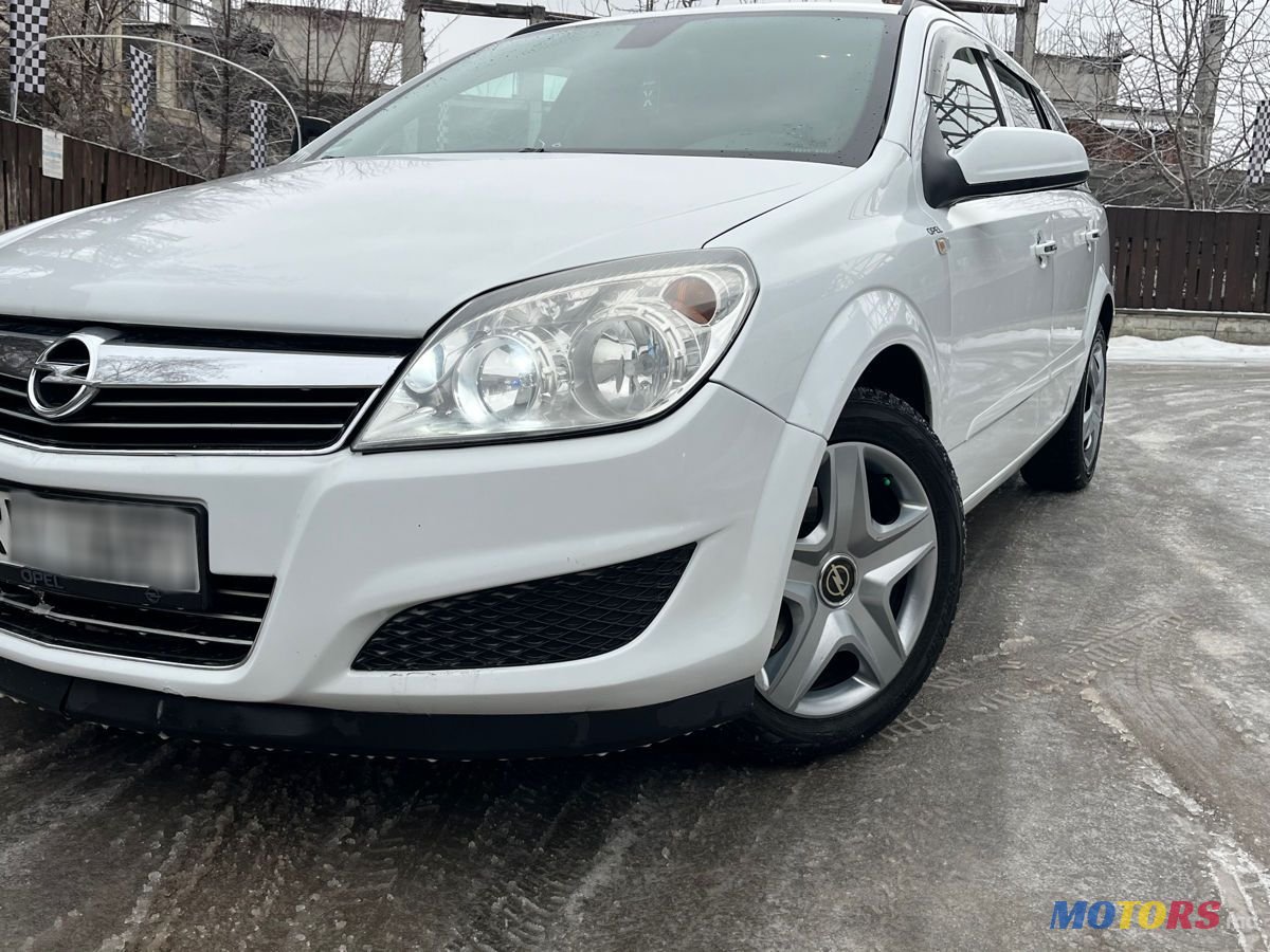 2008' Opel Astra photo #3