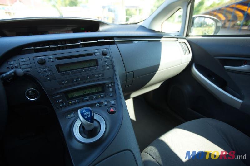 2010' Toyota Prius photo #7