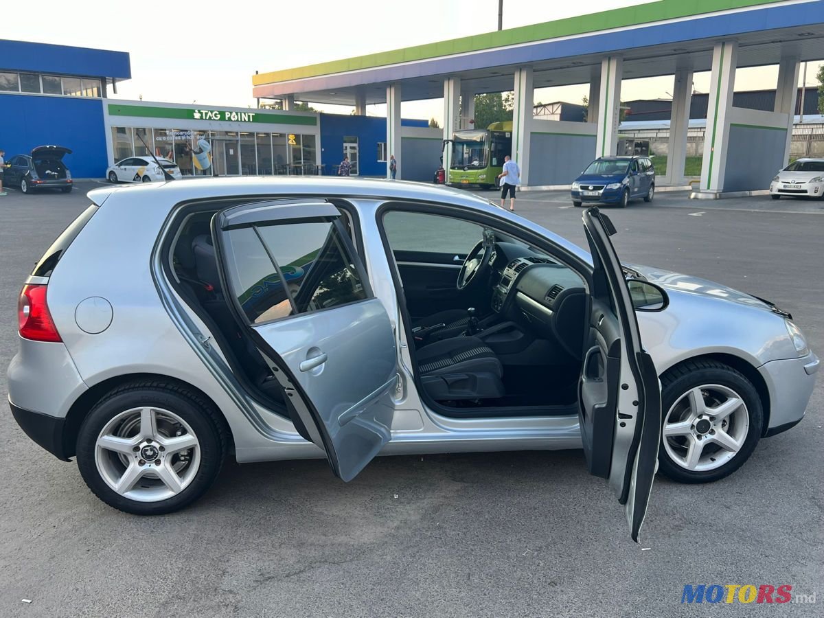 2008' Volkswagen Golf photo #5