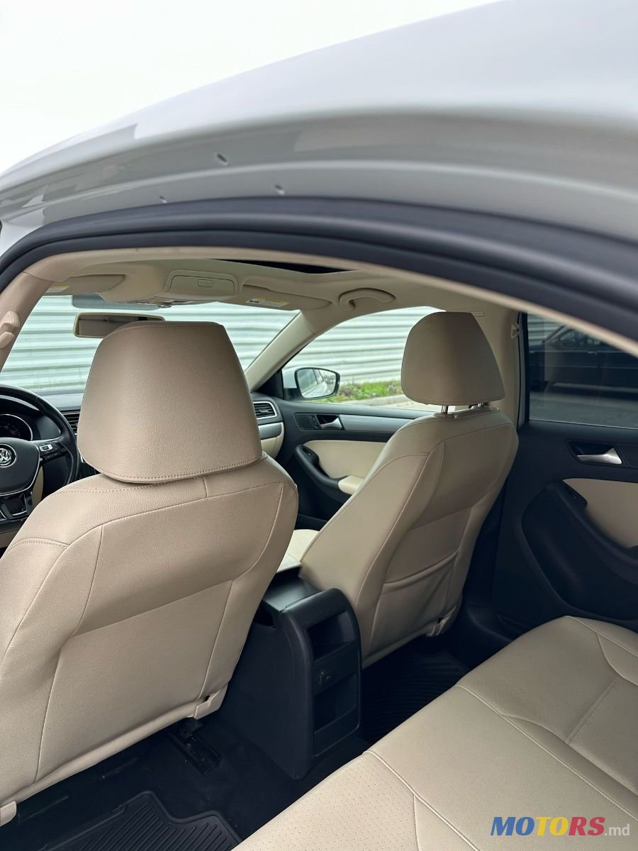 2016' Volkswagen Jetta photo #5