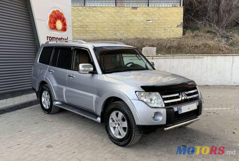 2008' Mitsubishi Pajero photo #1