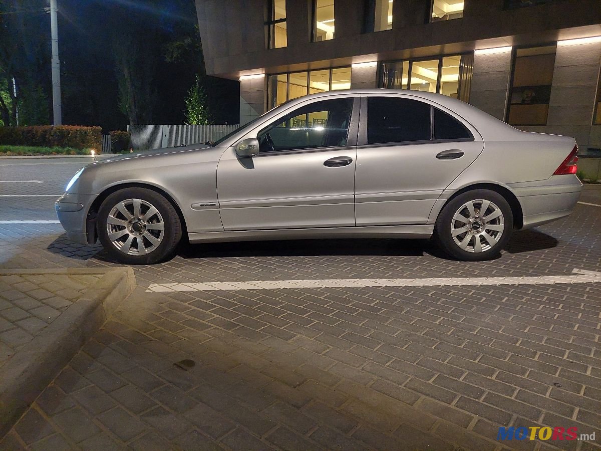 2005' Mercedes-Benz C-Class photo #3