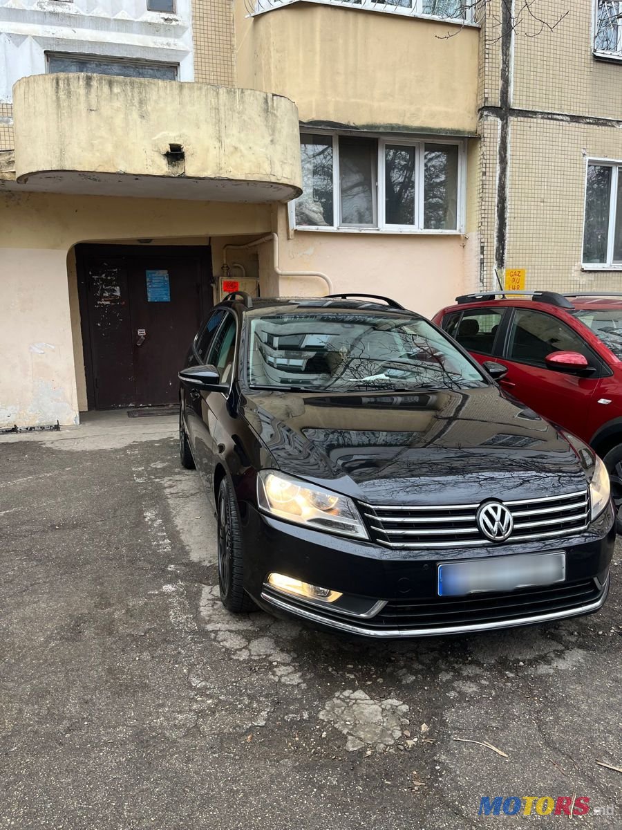 2011' Volkswagen Passat photo #1