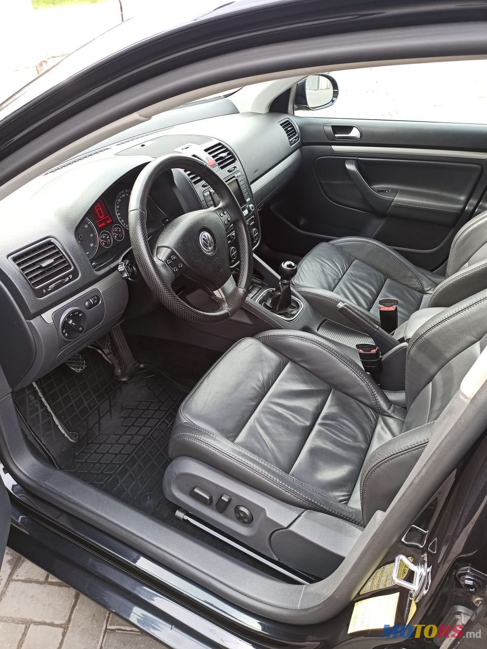 2008' Volkswagen Golf photo #3