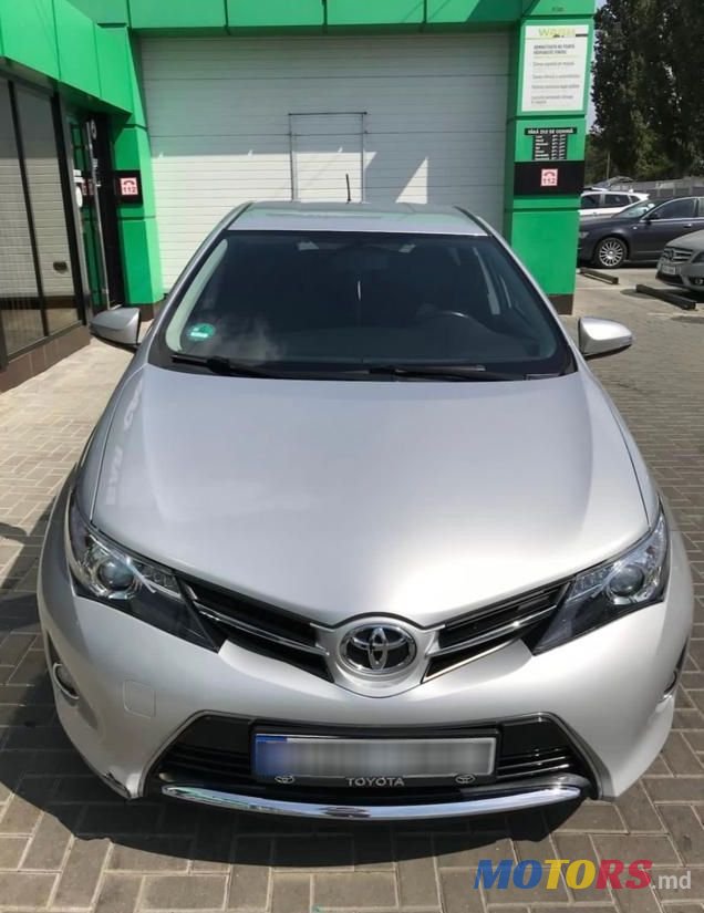 2014' Toyota Auris photo #3