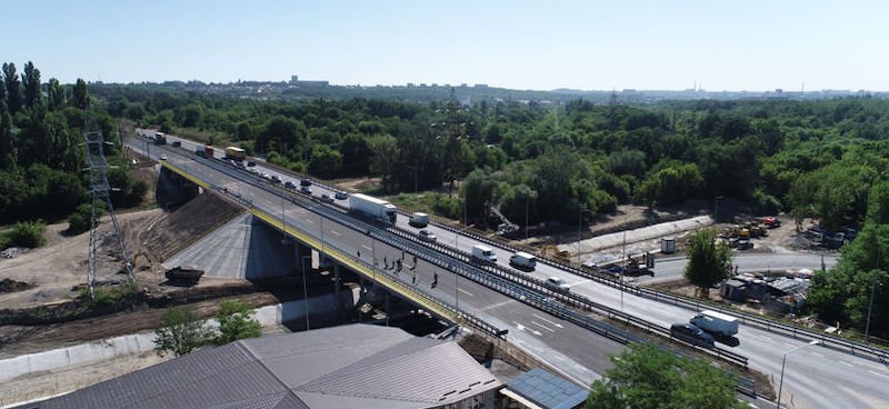 Открыто движение по трассе М1 после реконструкции мостов через реку Бык