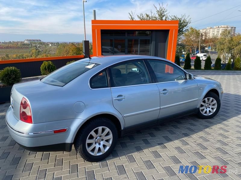 2002' Volkswagen Passat photo #3