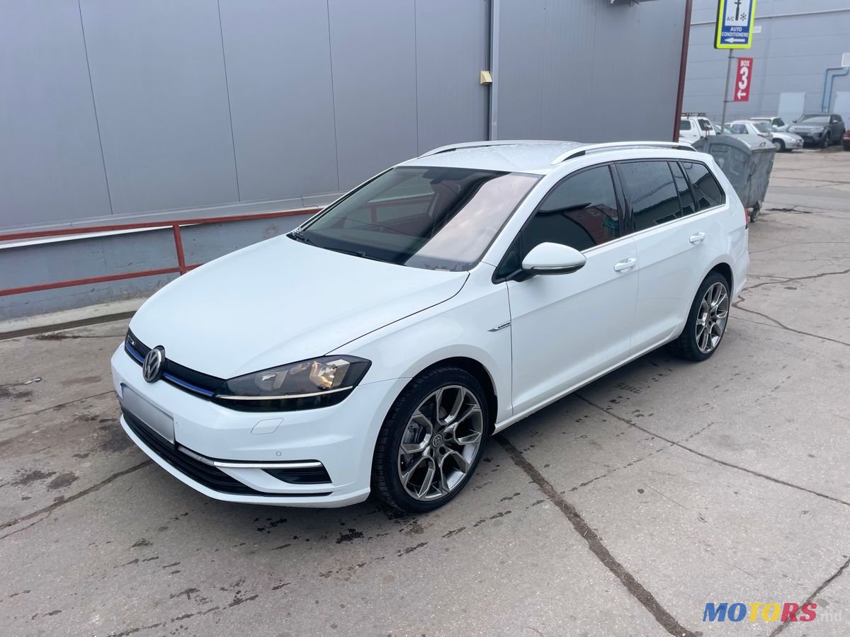 2018' Volkswagen Golf photo #2
