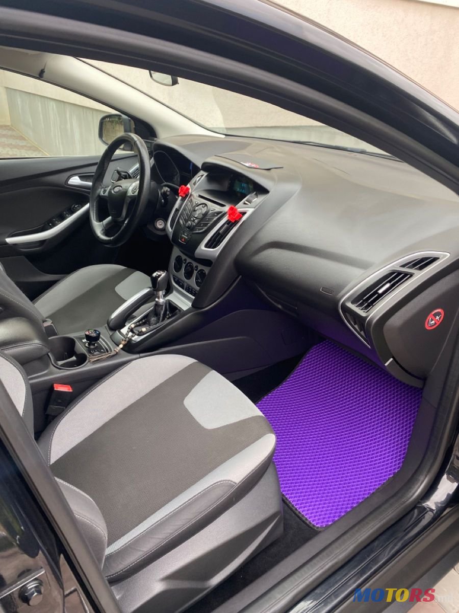 2012' Ford Focus photo #5