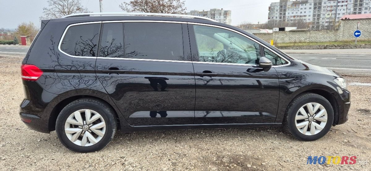 2016' Volkswagen Touran photo #4