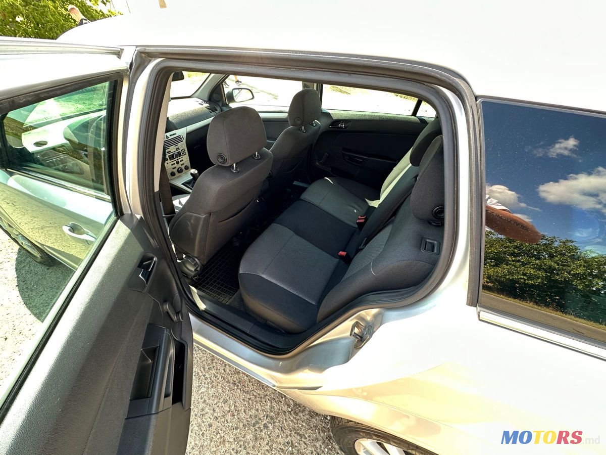 2008' Opel Astra photo #4