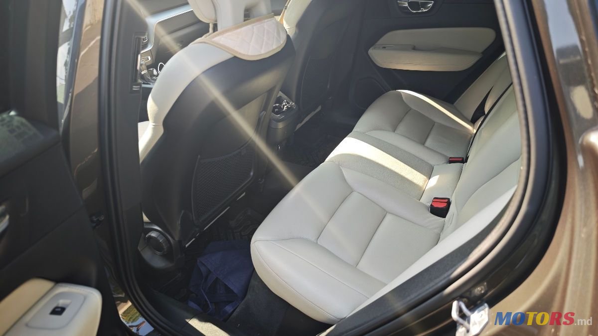 2017' Volvo XC60 photo #6