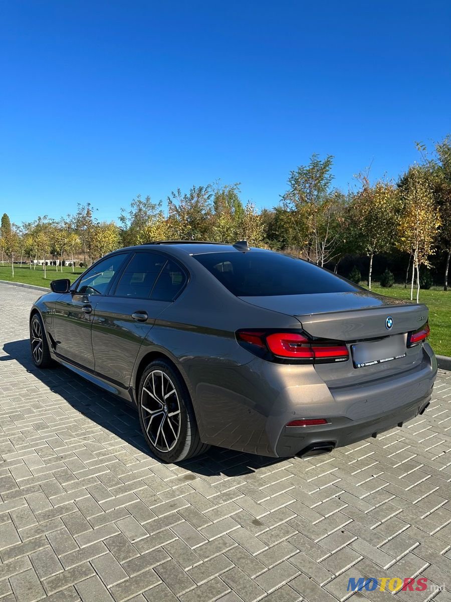 2022' BMW 5 Series photo #1