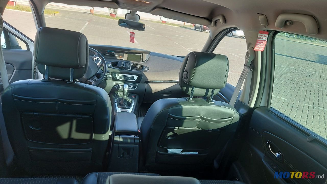 2013' Renault Grand Scenic photo #2