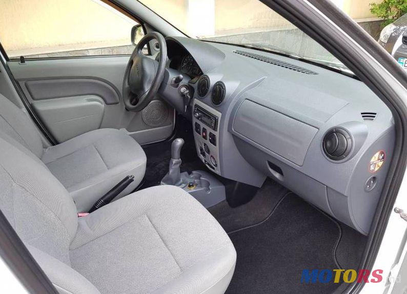 2009' Dacia Logan Mcv photo #2