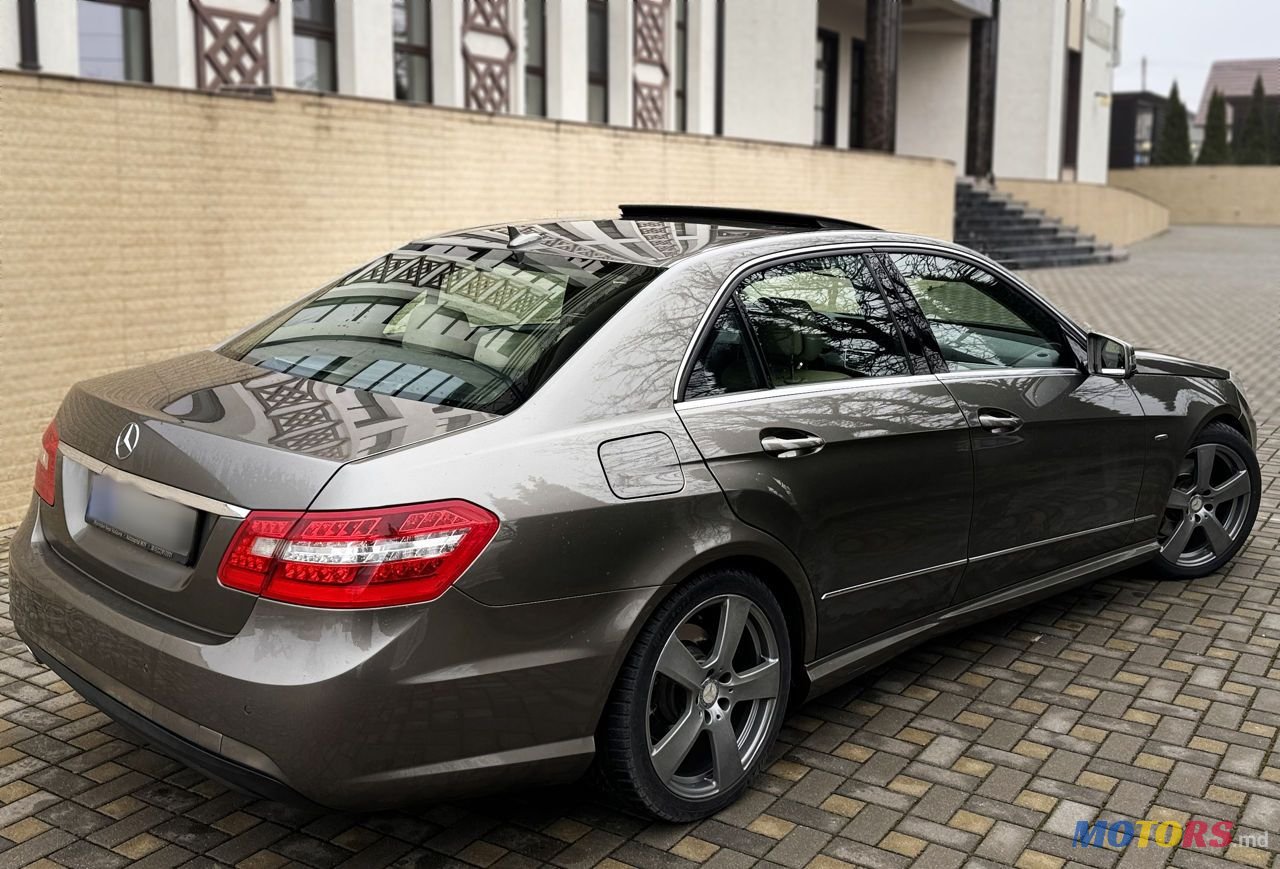 2010' Mercedes-Benz E-Class photo #6