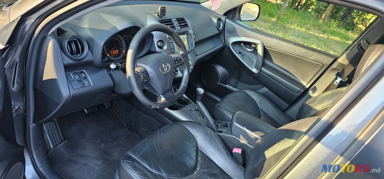 2010' Toyota RAV4 photo #6