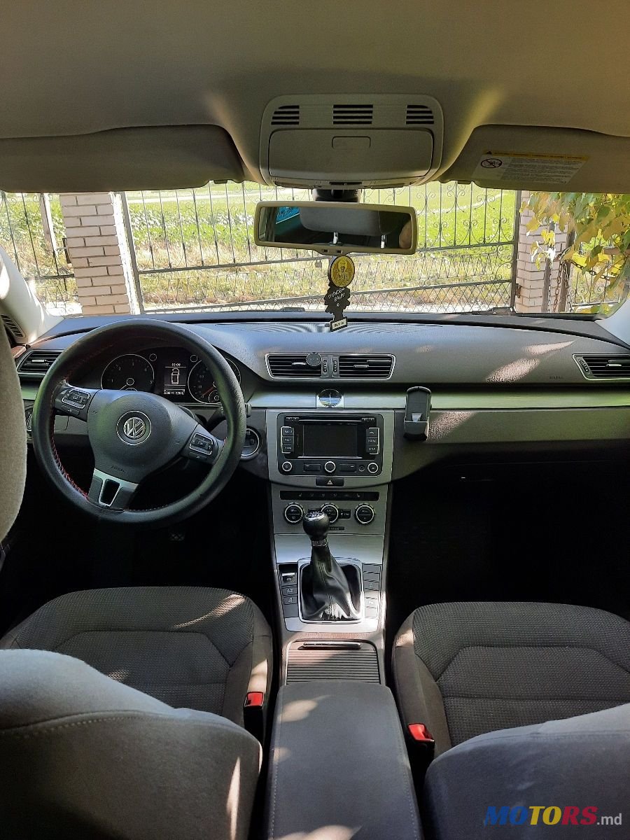 2012' Volkswagen Passat photo #4