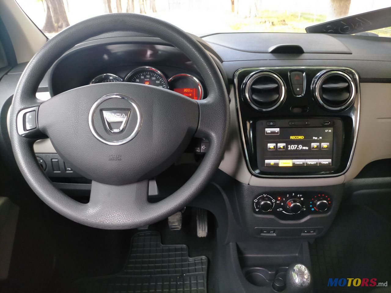 2012' Dacia Lodgy photo #6