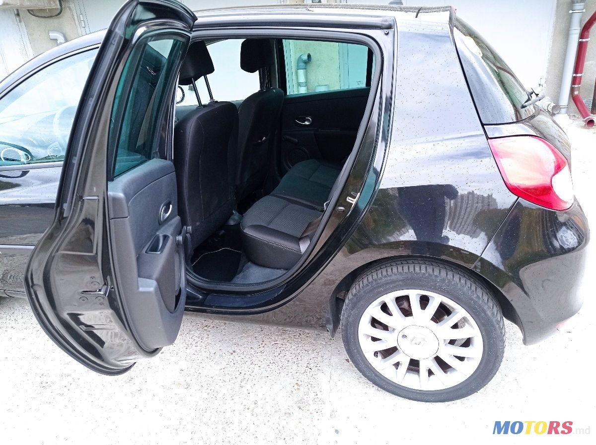 2010' Renault Clio photo #6