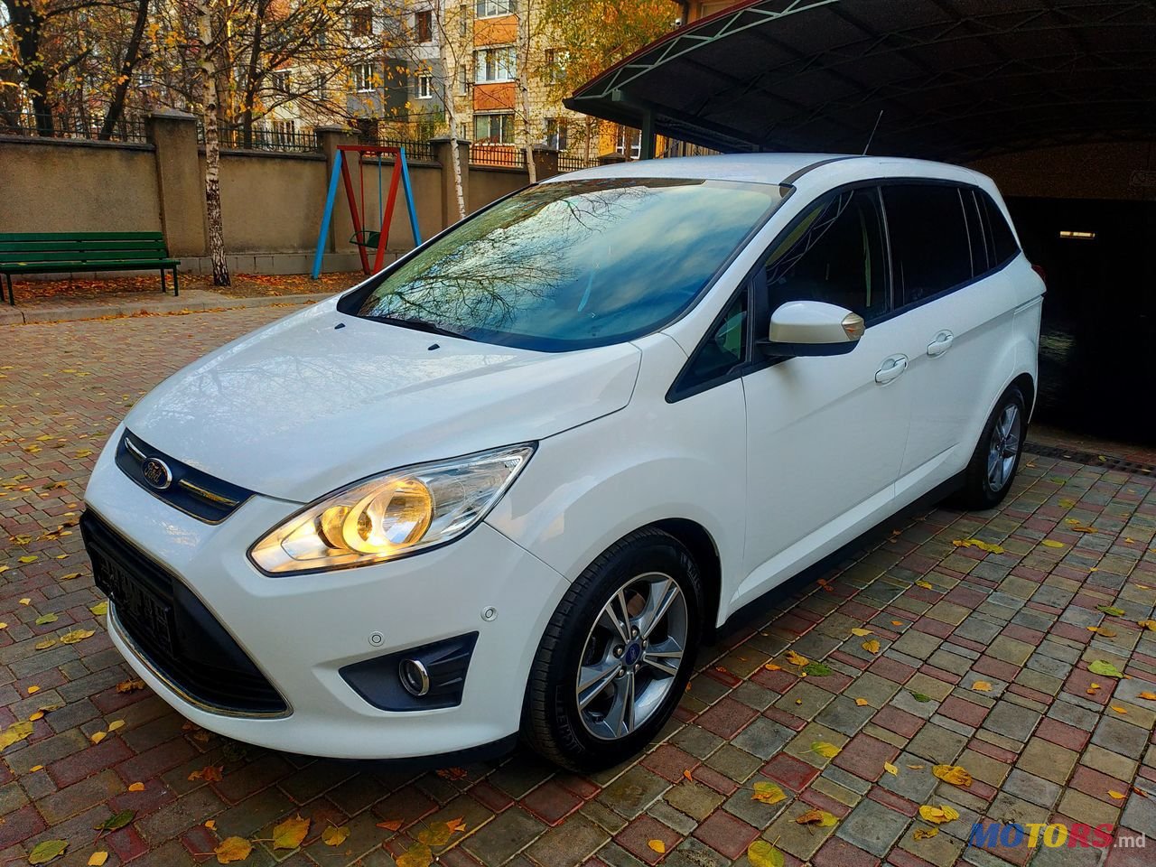 2014' Ford Grand C-MAX photo #2