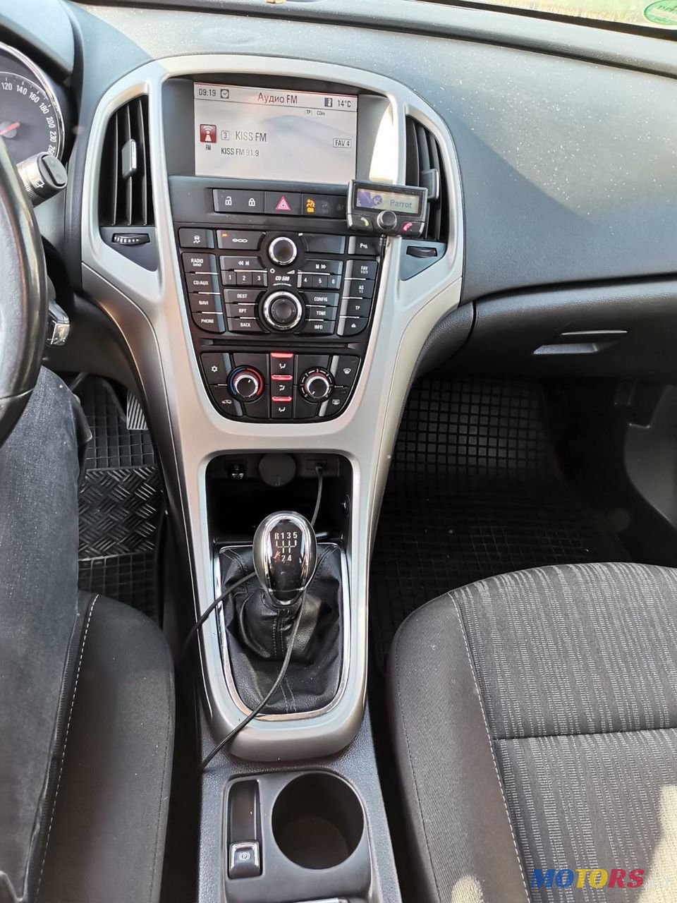 2011' Opel Astra photo #5