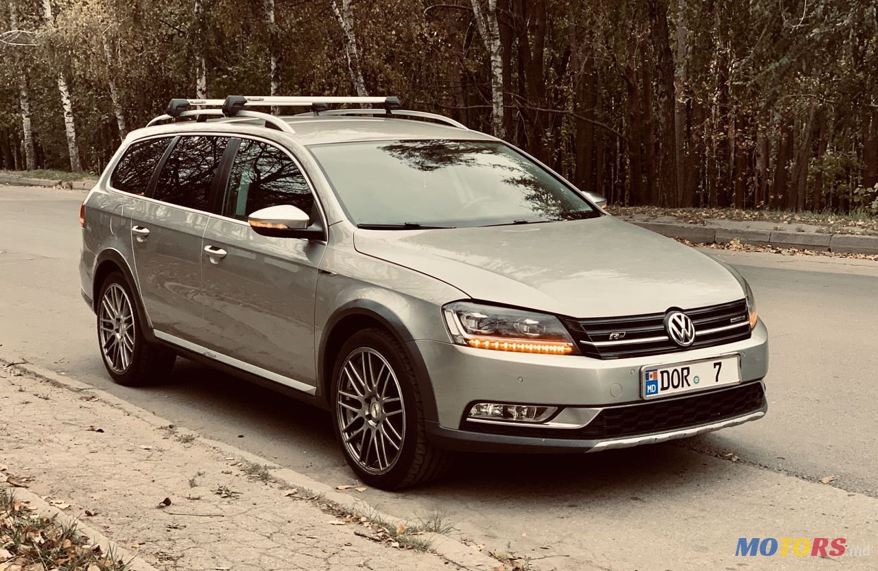 2012' Volkswagen Passat photo #2