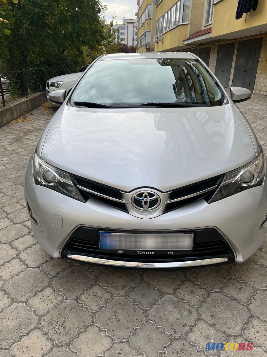 2013' Toyota Auris photo #2