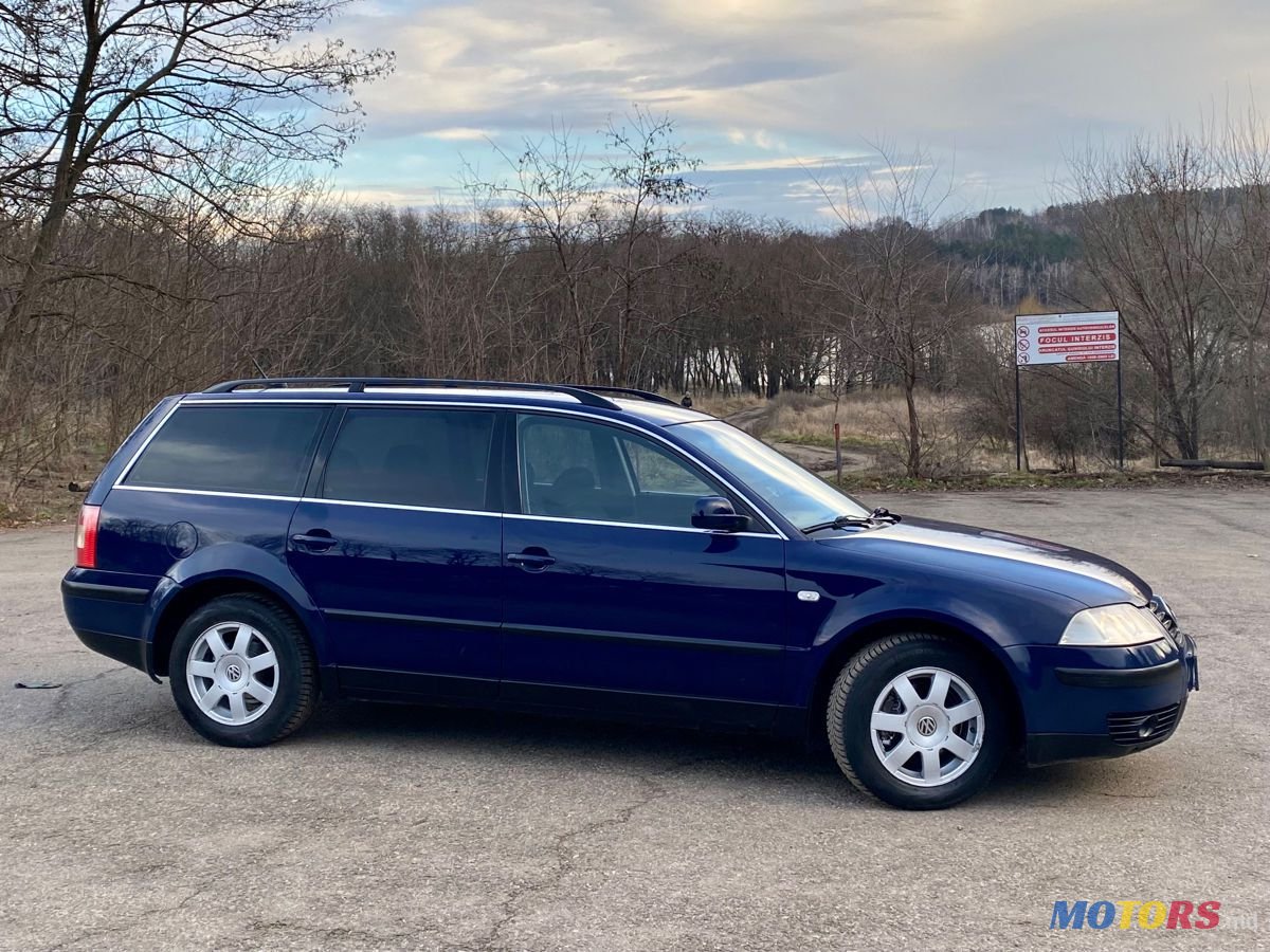 2001' Volkswagen Passat photo #4