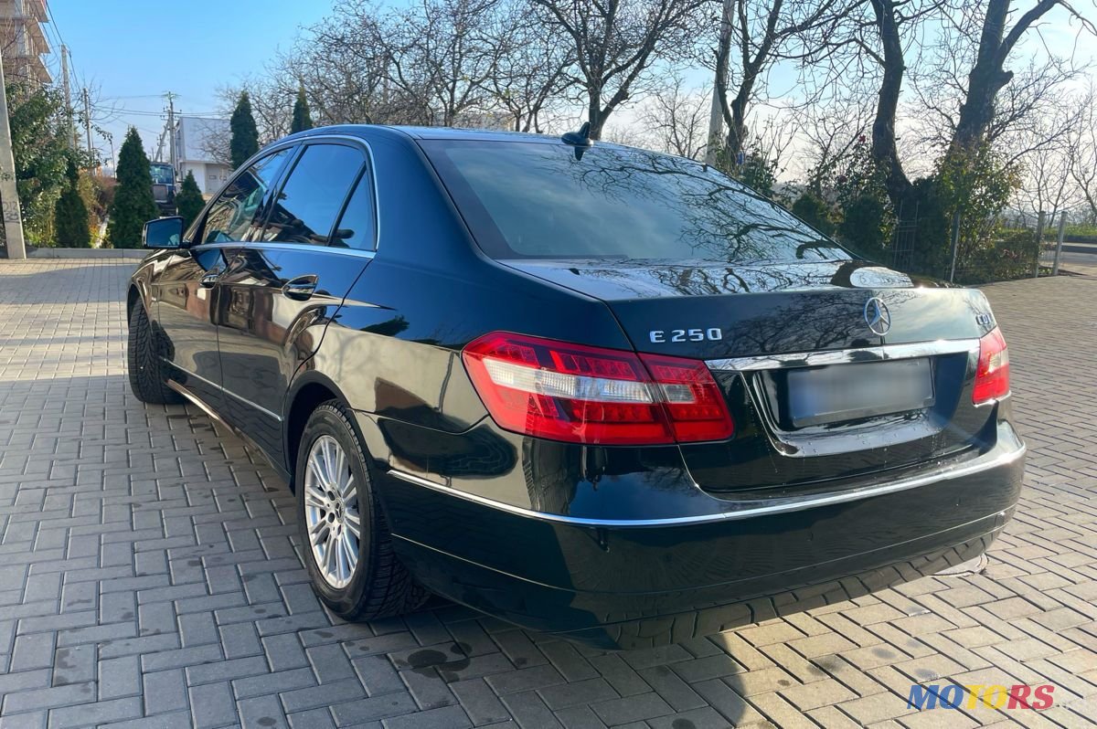 2011' Mercedes-Benz E-Class photo #3