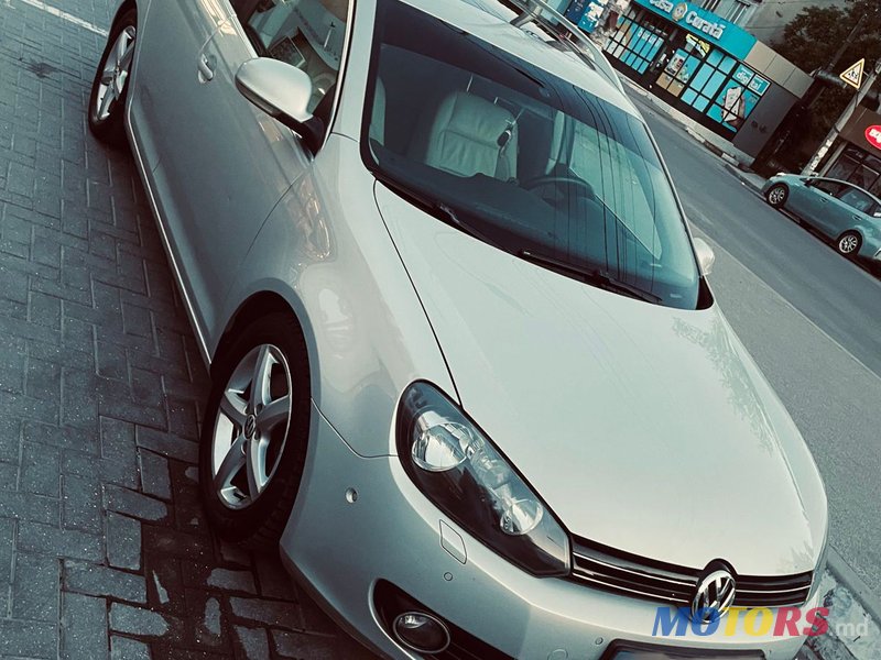 2009' Volkswagen Golf photo #1