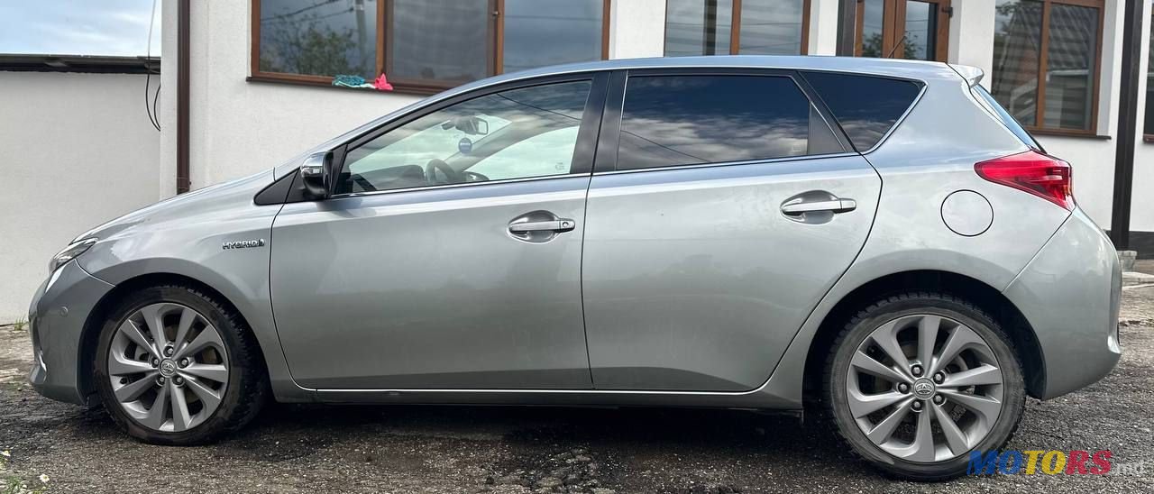 2013' Toyota Auris photo #3