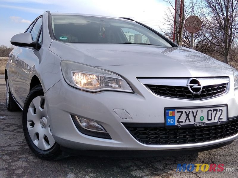 2012' Opel Astra photo #1