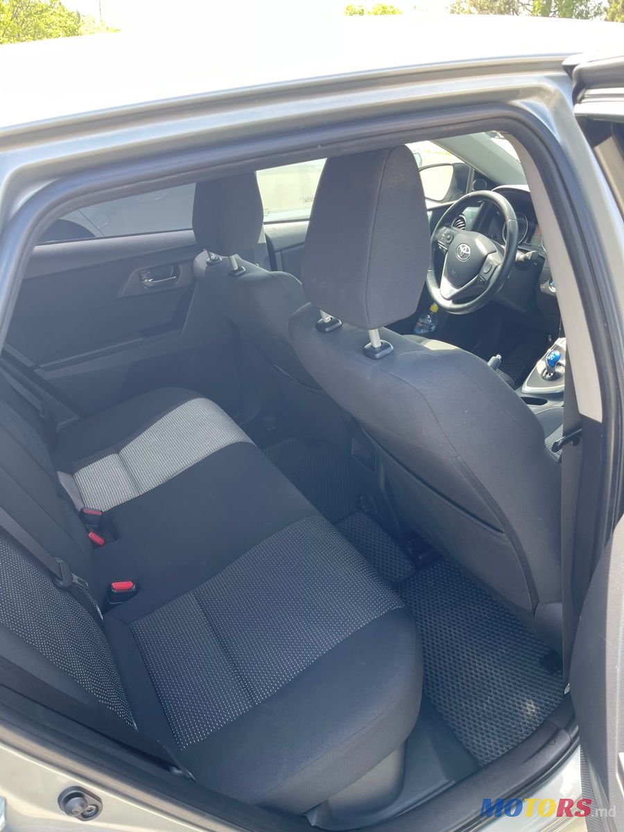 2013' Toyota Auris photo #6