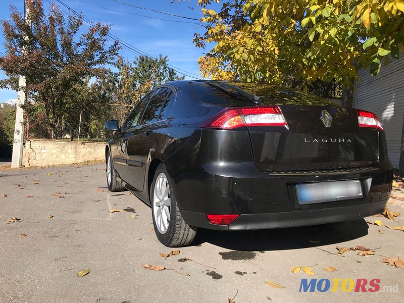 2011' Renault Laguna photo #6