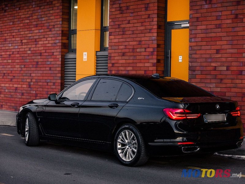 2016' BMW 7 Series photo #3
