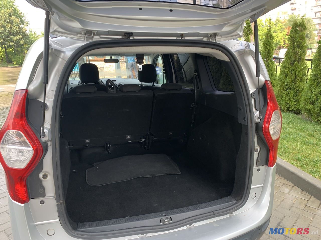 2012' Dacia Lodgy photo #6